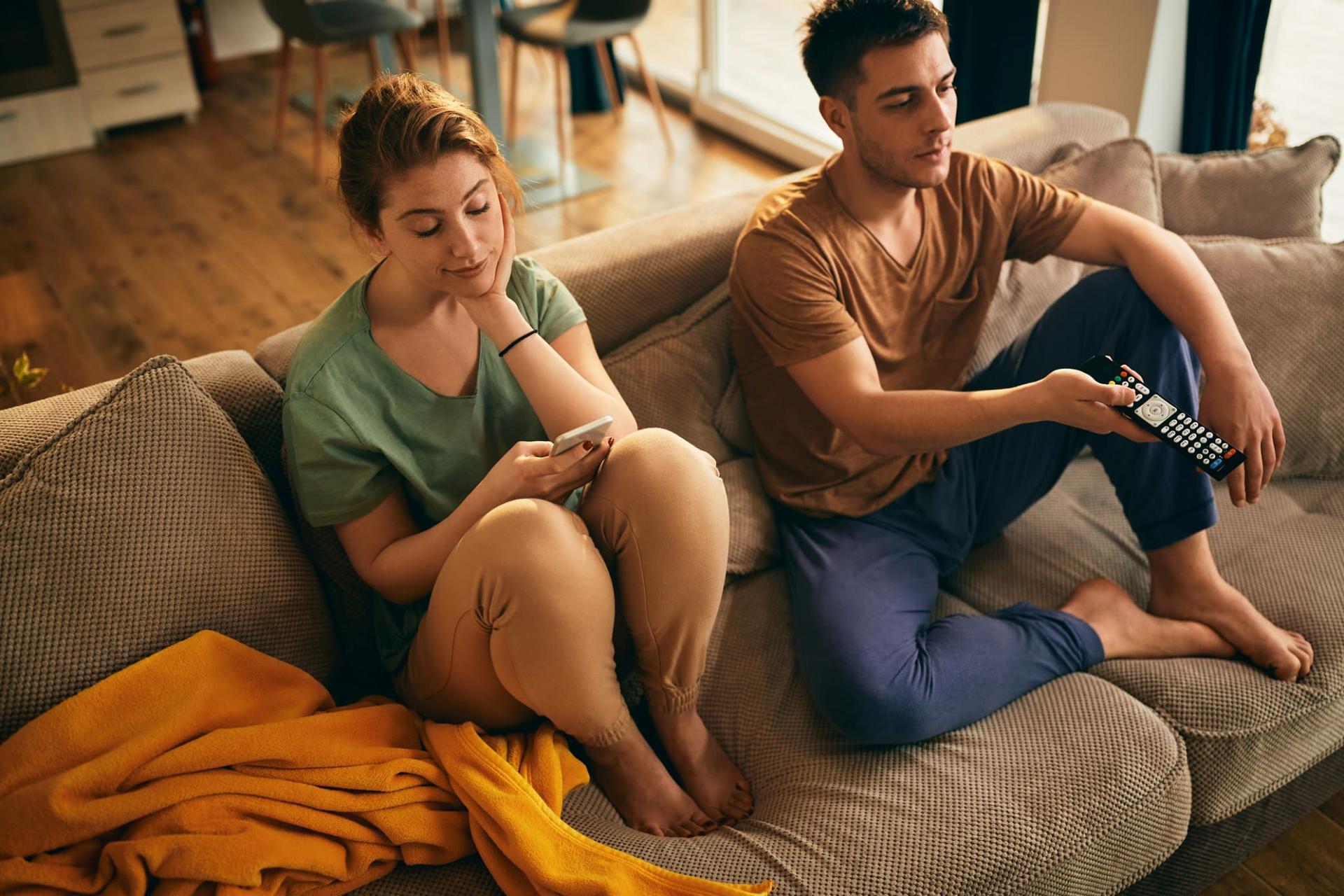 Esto es lo que realmente molesta a tu pareja al convivir juntos — Relación