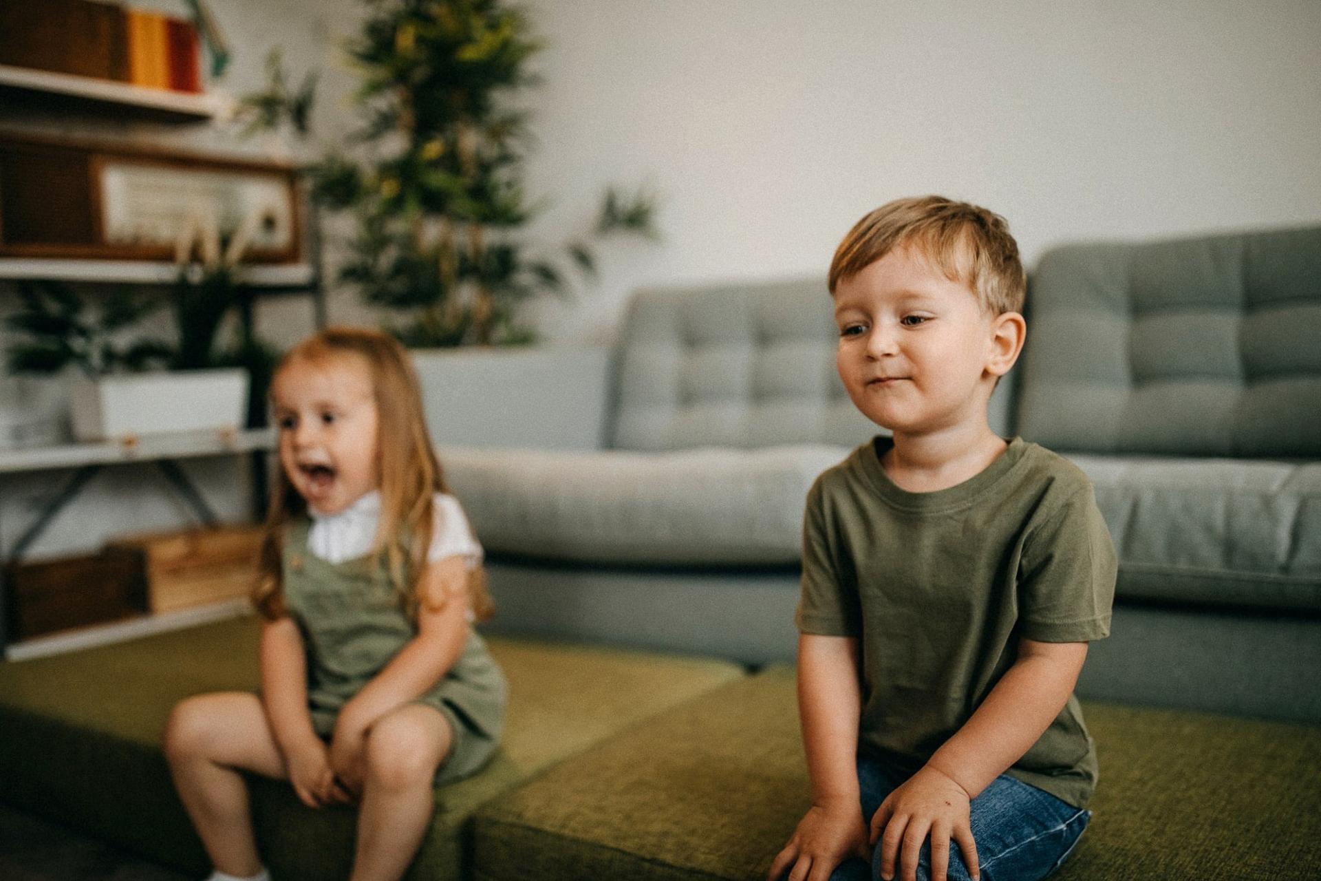 Prohibir es lo peor. 7 métodos lúdicos para aliviar los celos entre hermanos — Familia