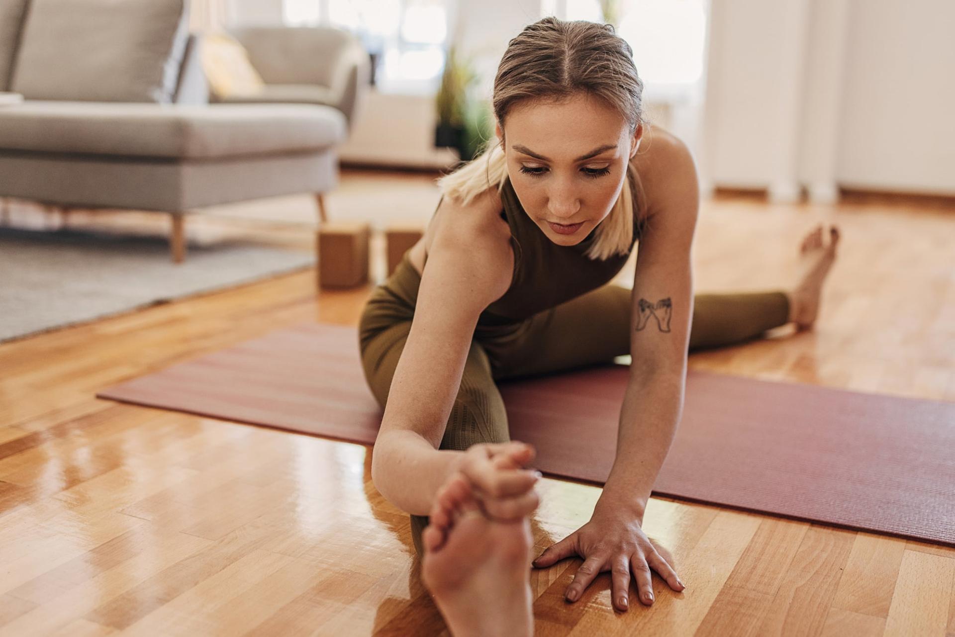 4 exercices d’étirement pour préserver ta jeunesse — Santé