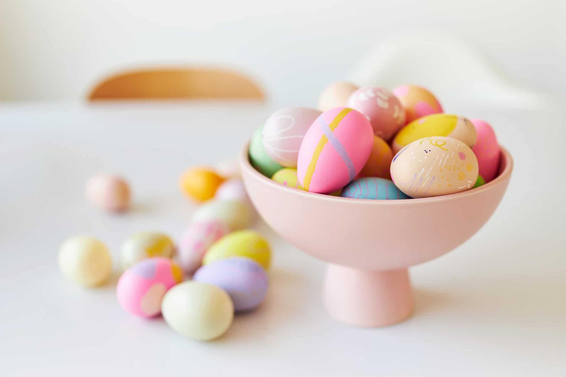 8 métodos divertidos para decorar huevos esta Pascua — Aficiones