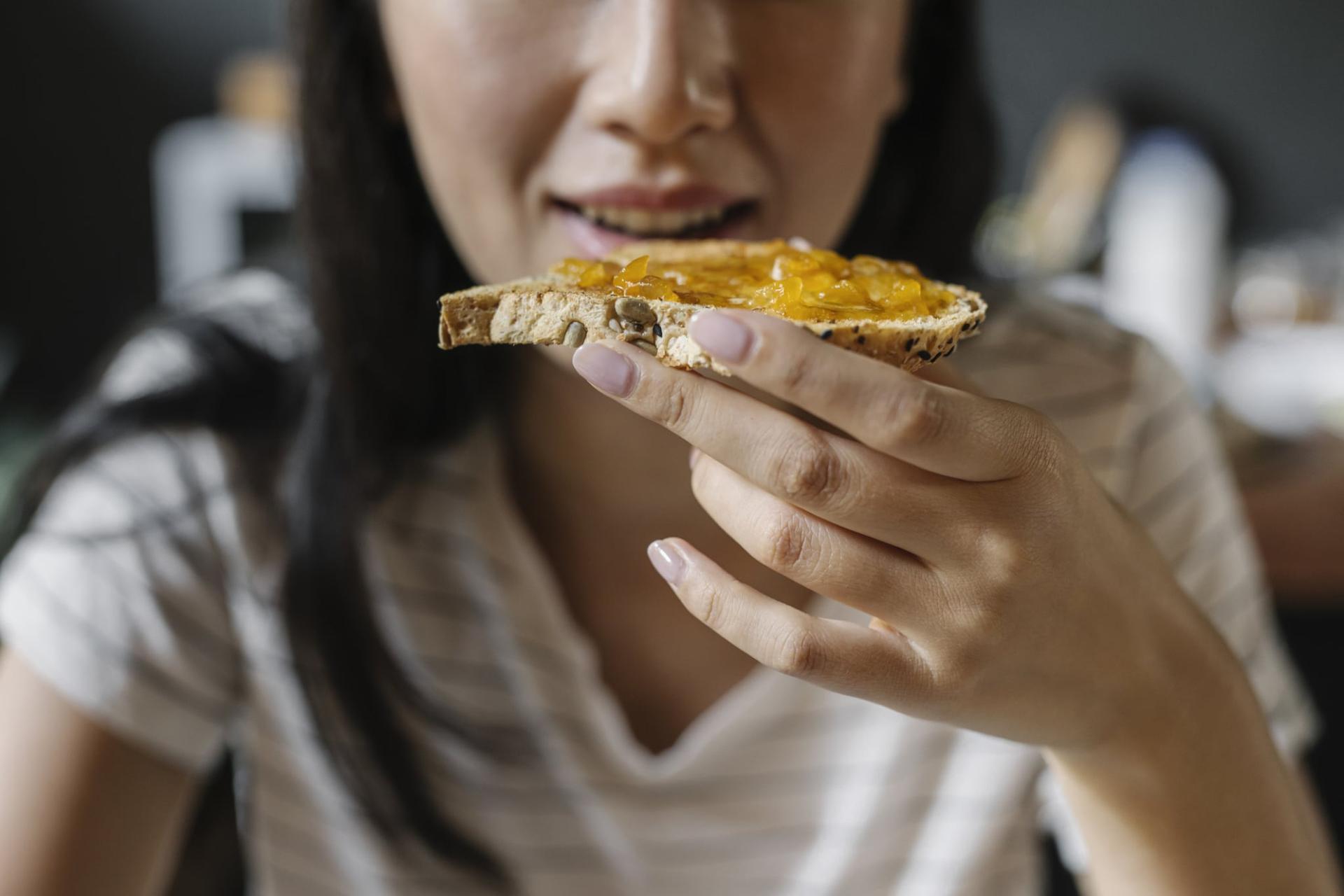 Si anhelas demasiado el pan, en realidad tu cuerpo te está pidiendo esto — Estilo de vida