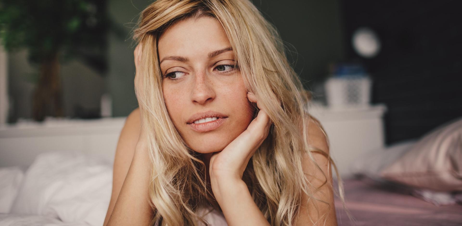 « Il fait une remarque sur la taille de ma poitrine » – Ce en quoi les hommes manquent le plus de tact — Relation