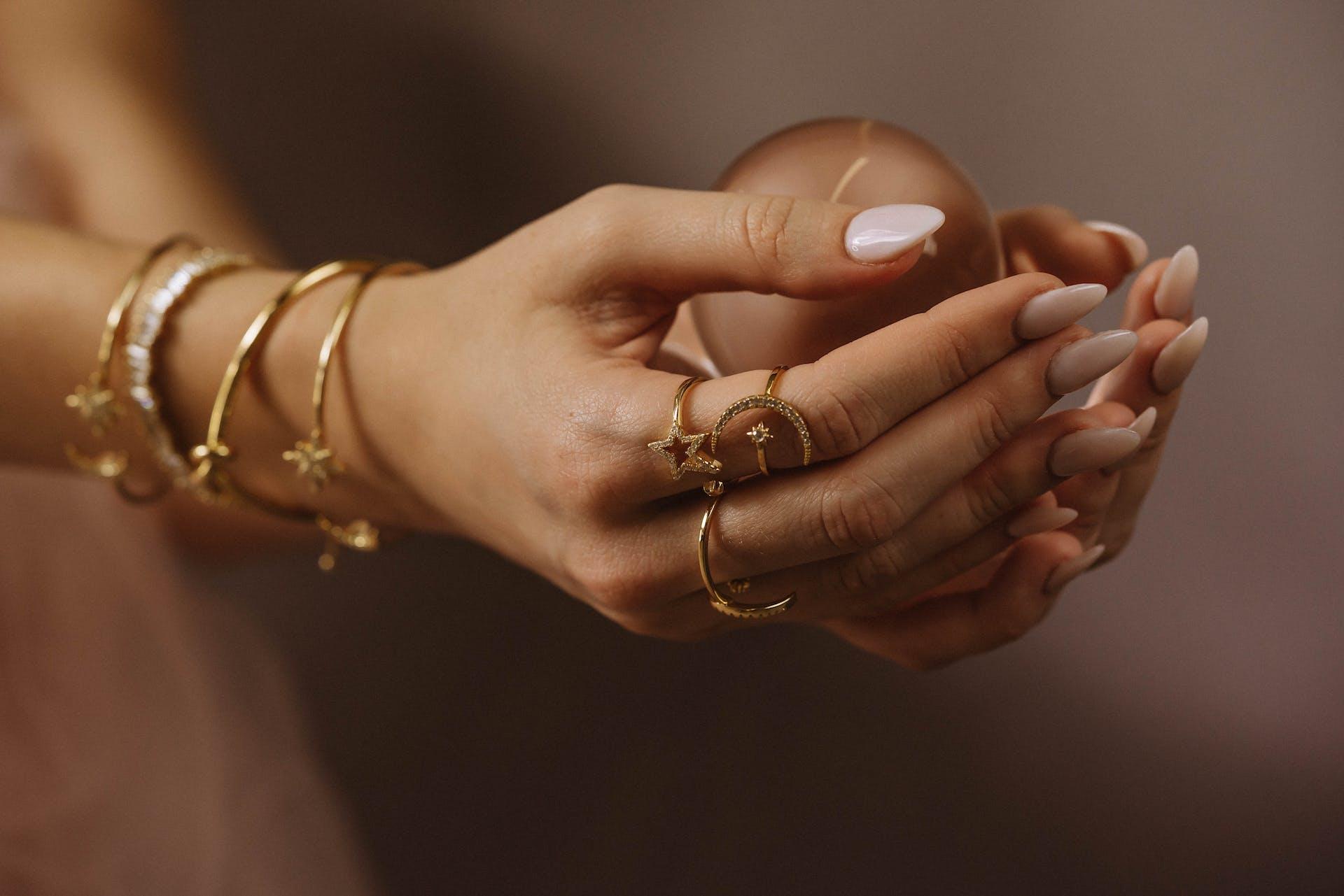 La joyería siempre es un acierto en Navidad: elige según su signo zodiacal — Estilo de vida