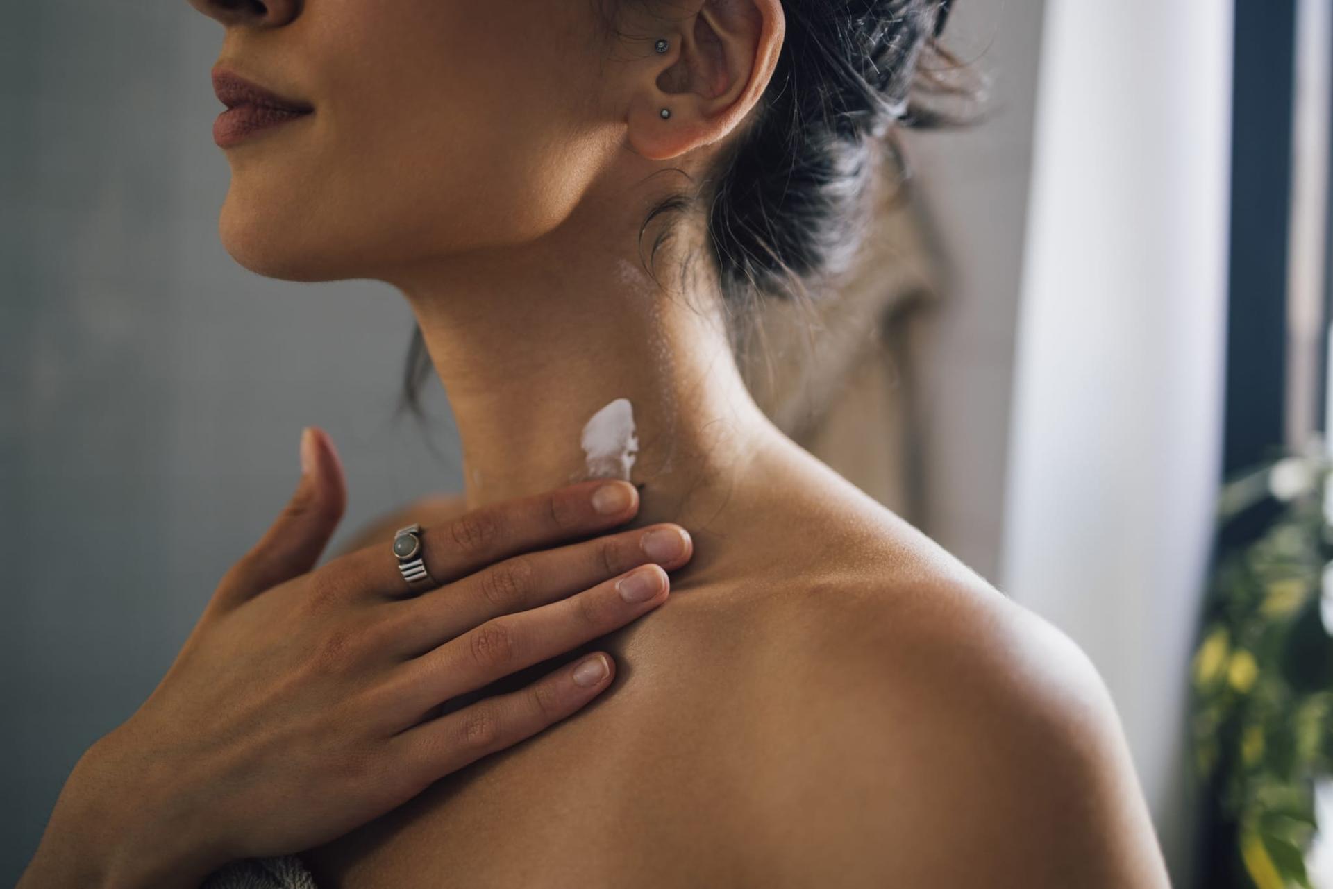 5+1 truco para atenuar las líneas del cuello — Rostro