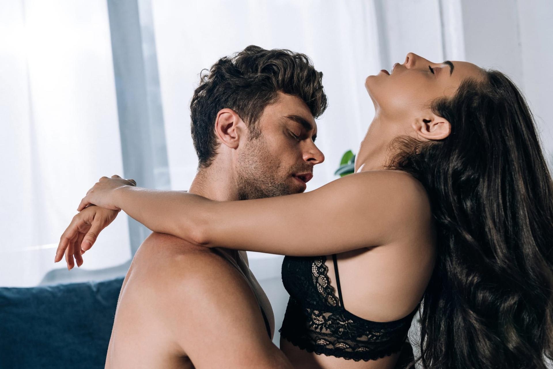 Las 5+1 posiciones sexuales más cómodas para disfrutar incluso en días cansados — Amor