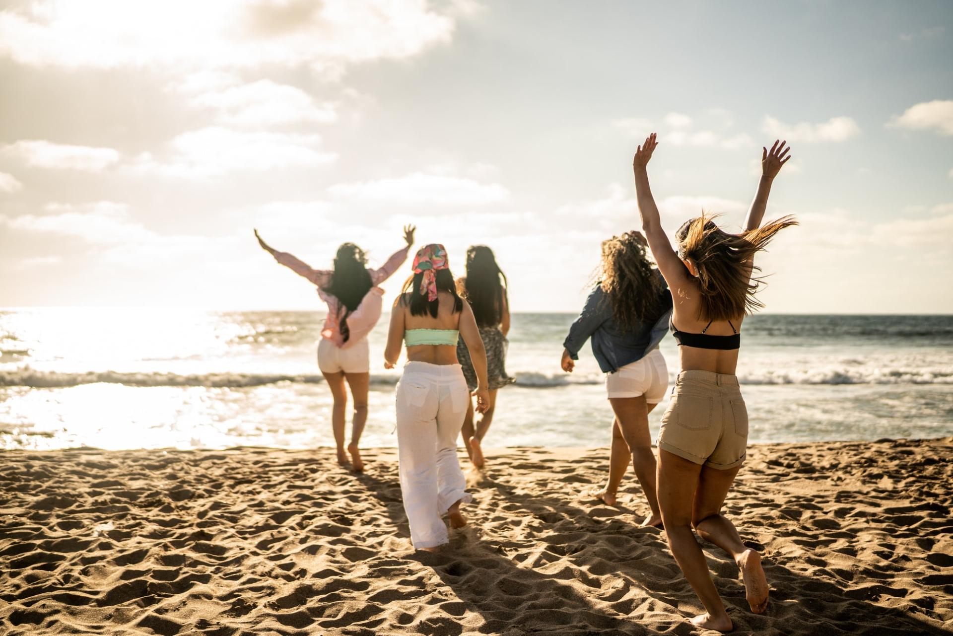 The Seven Friends Theory: Is This Really All You Need for Happiness? — Lifestyle