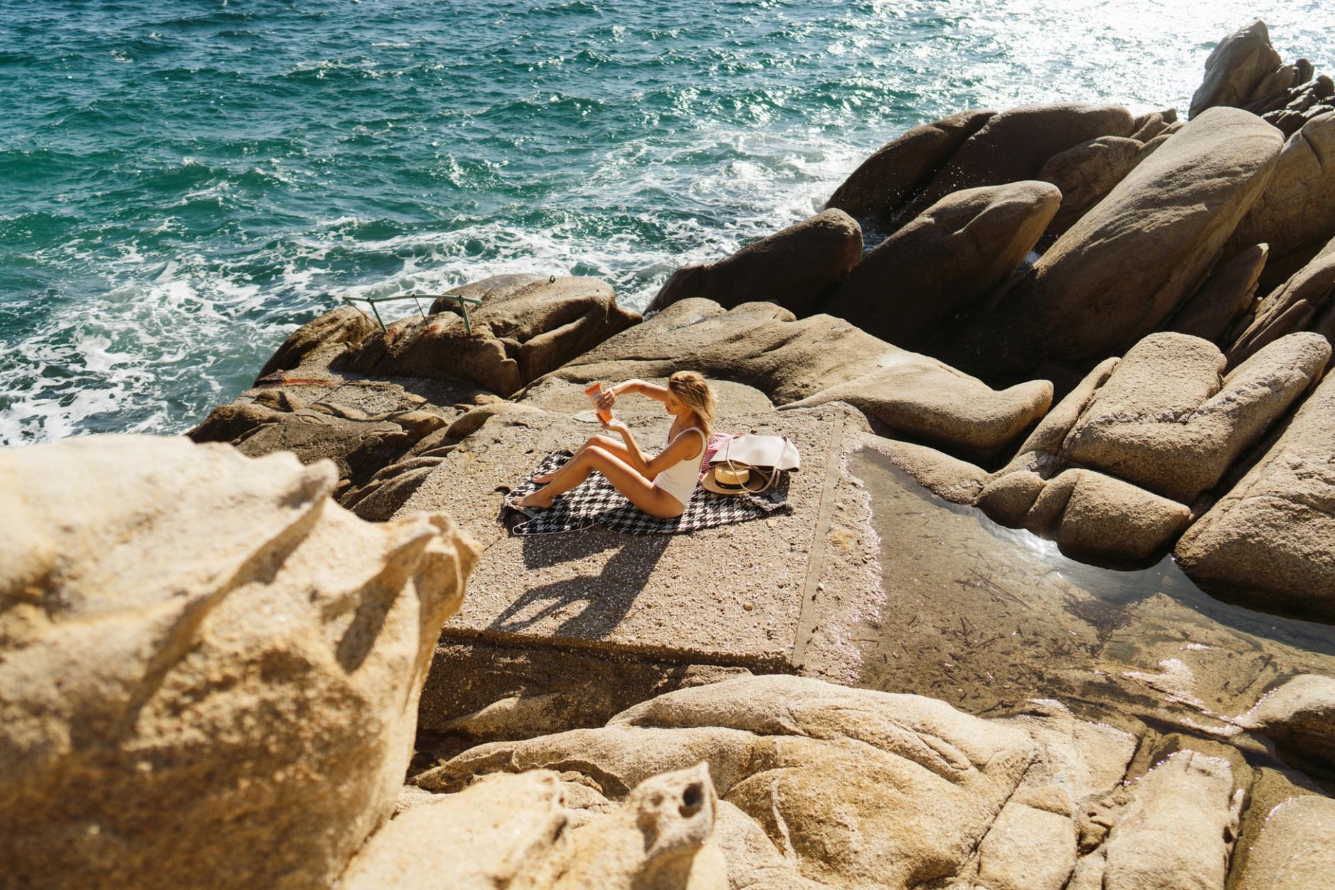 Soleil et bronzage : ces idées reçues mettent ta peau en danger — Style