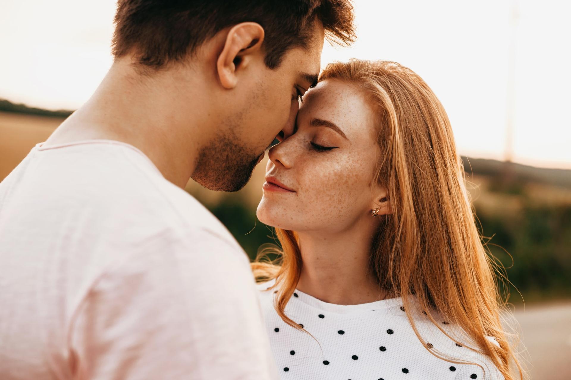 «L’amore passa. Conta ciò che resta dopo» – Coppie raccontano il segreto del loro matrimonio felice — Relazione