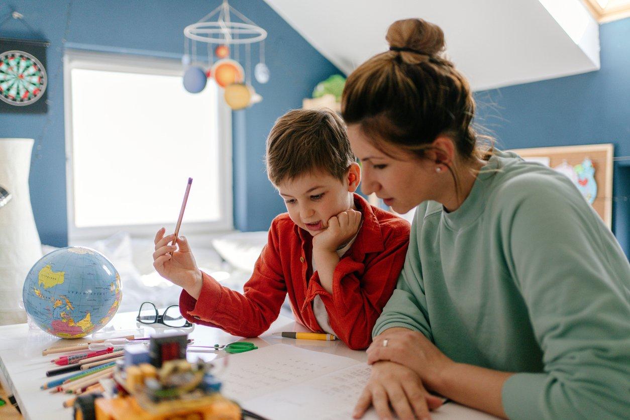 Si può davvero crescere un bambino intelligente? Questi metodi genitoriali fanno la differenza — Famiglia