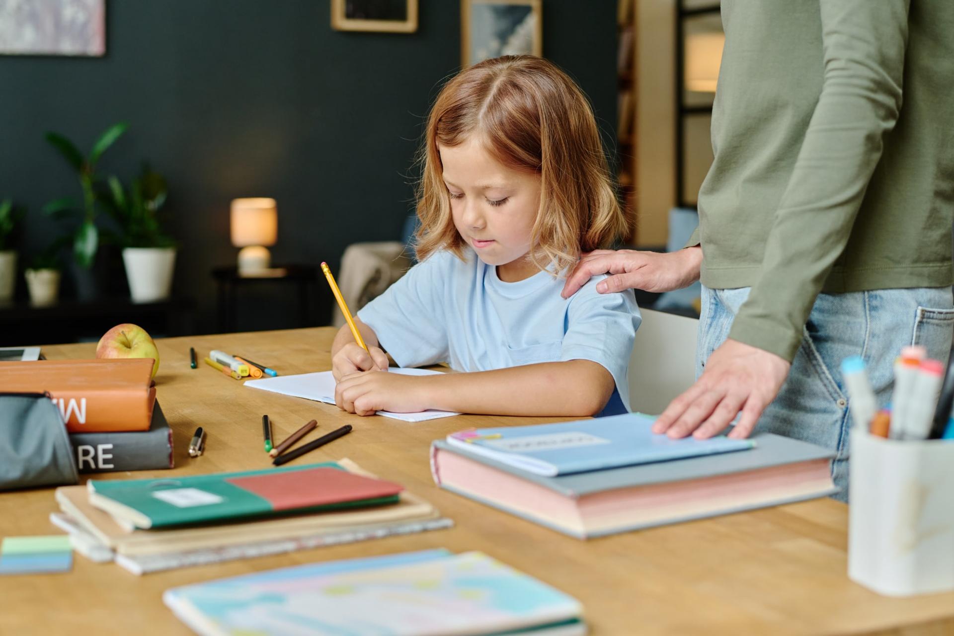 „Wann warst du heute stolz auf dich?“ 10 Fragen, die du deinem Kind stellen solltest, wenn es aus der Schule kommt — Familie