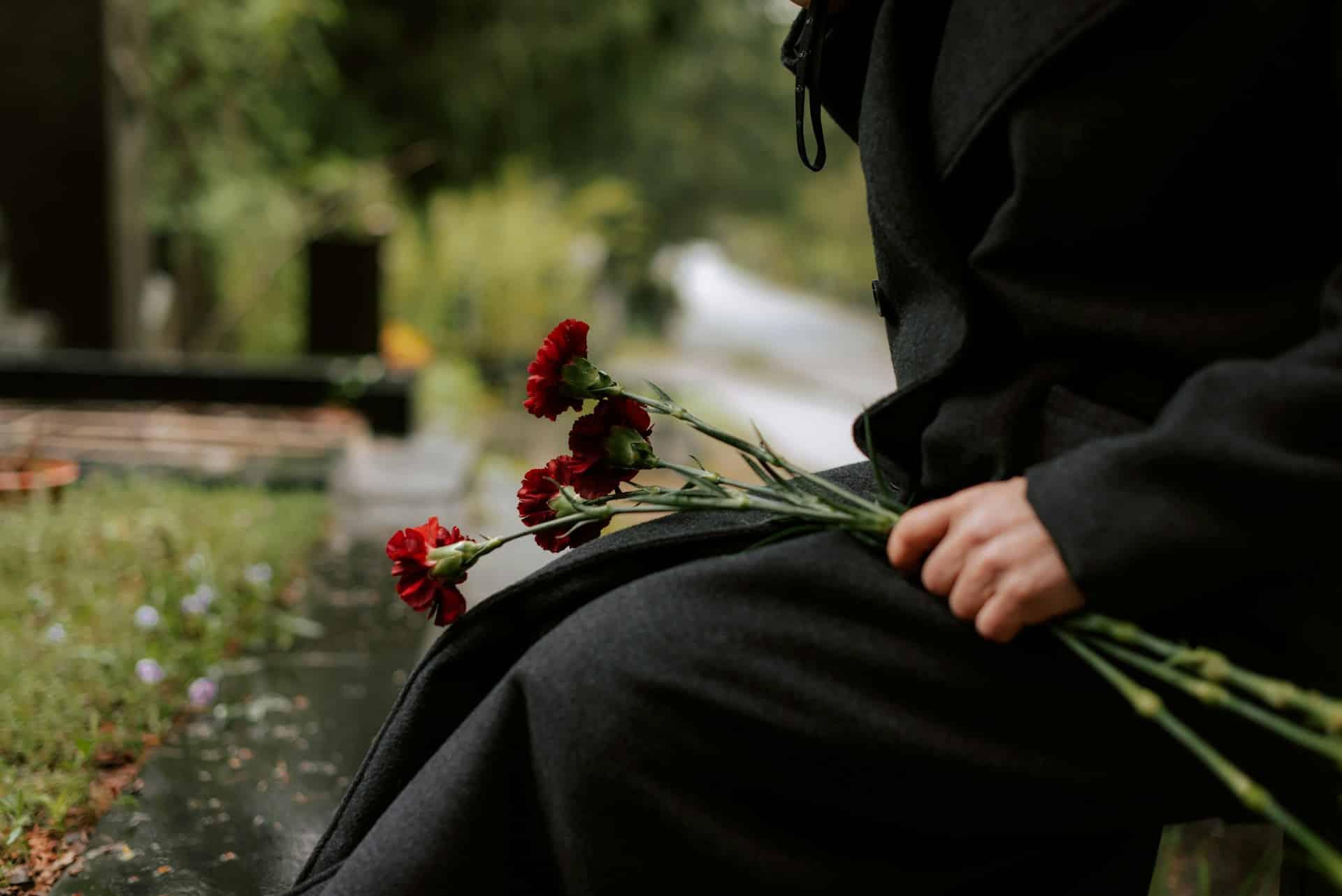 «Pisó un charco y le dio una descarga eléctrica» - Accidentes mortales surrealistas — Familia