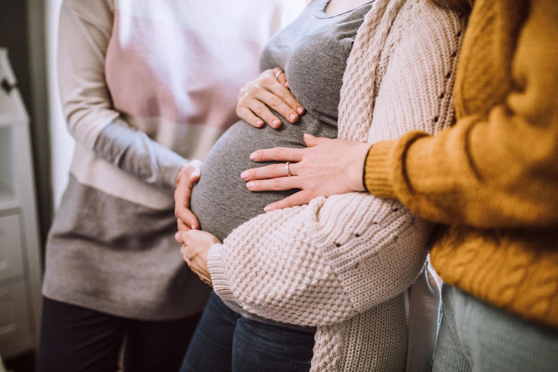 Fai un torto se accarezzi la pancia di una futura mamma senza permesso — Famiglia