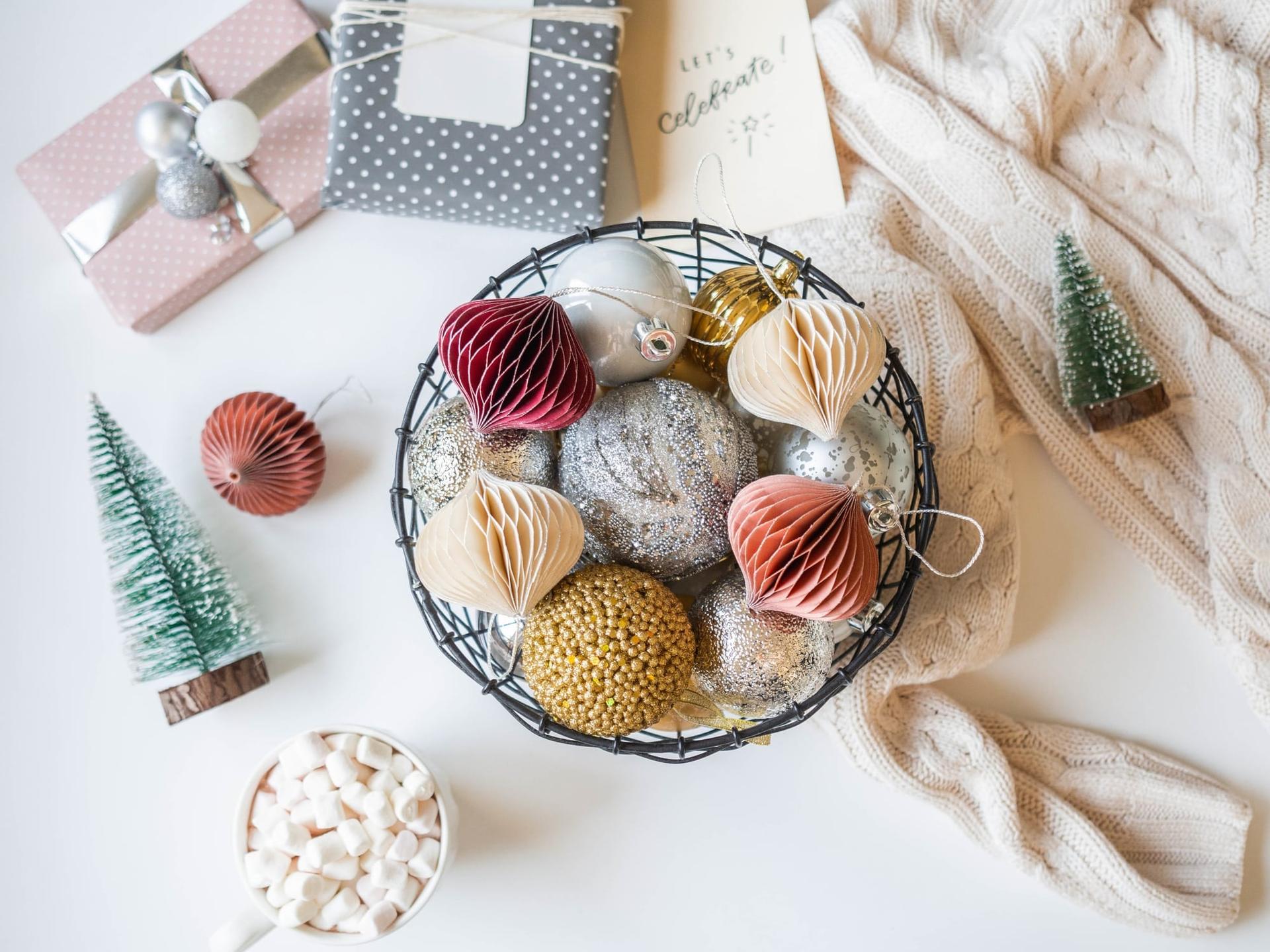 What Kind of Christmas Tree Ornaments Do You Use? They Reveal a Lot About You! — Decor
