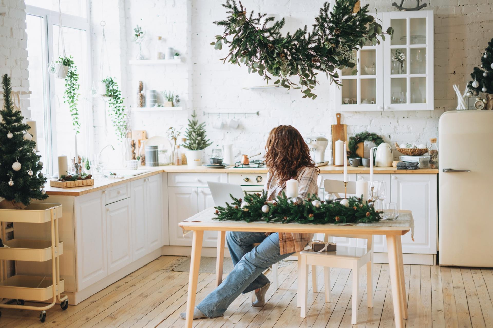 Où placer les branches de sapin et où le thuya ? Guide déco des conifères d’hiver — Décoration