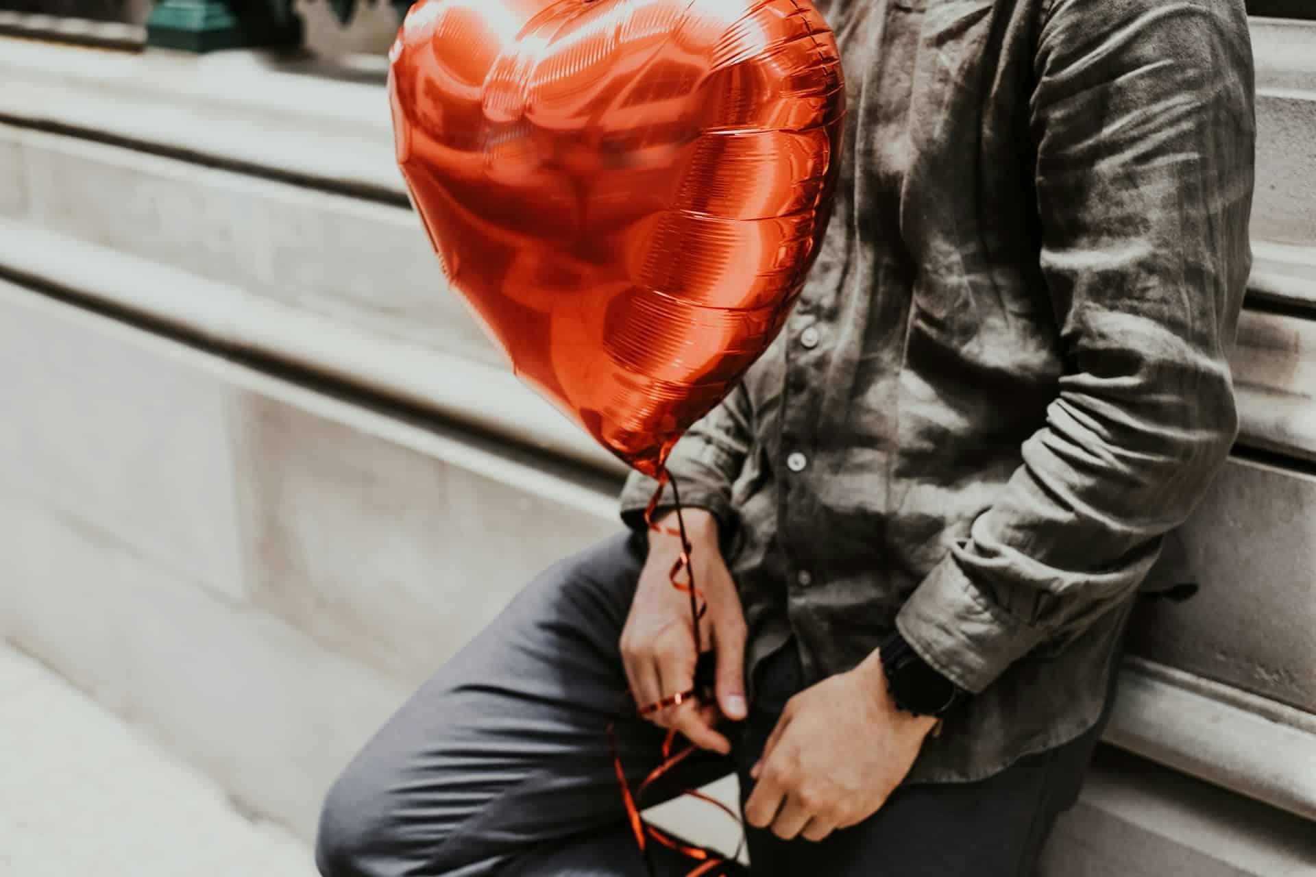 La psicologia rivela: cosa fa un uomo quando è davvero innamorato? — Relazione