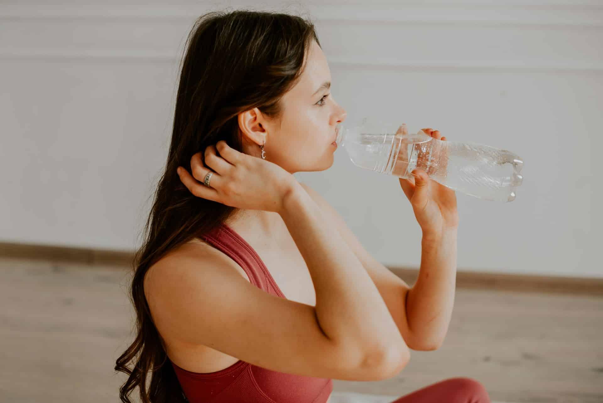 Cette quantité de plastique pourrait se trouver dans ton cerveau – Impact possible sur ta façon de penser ? — Santé