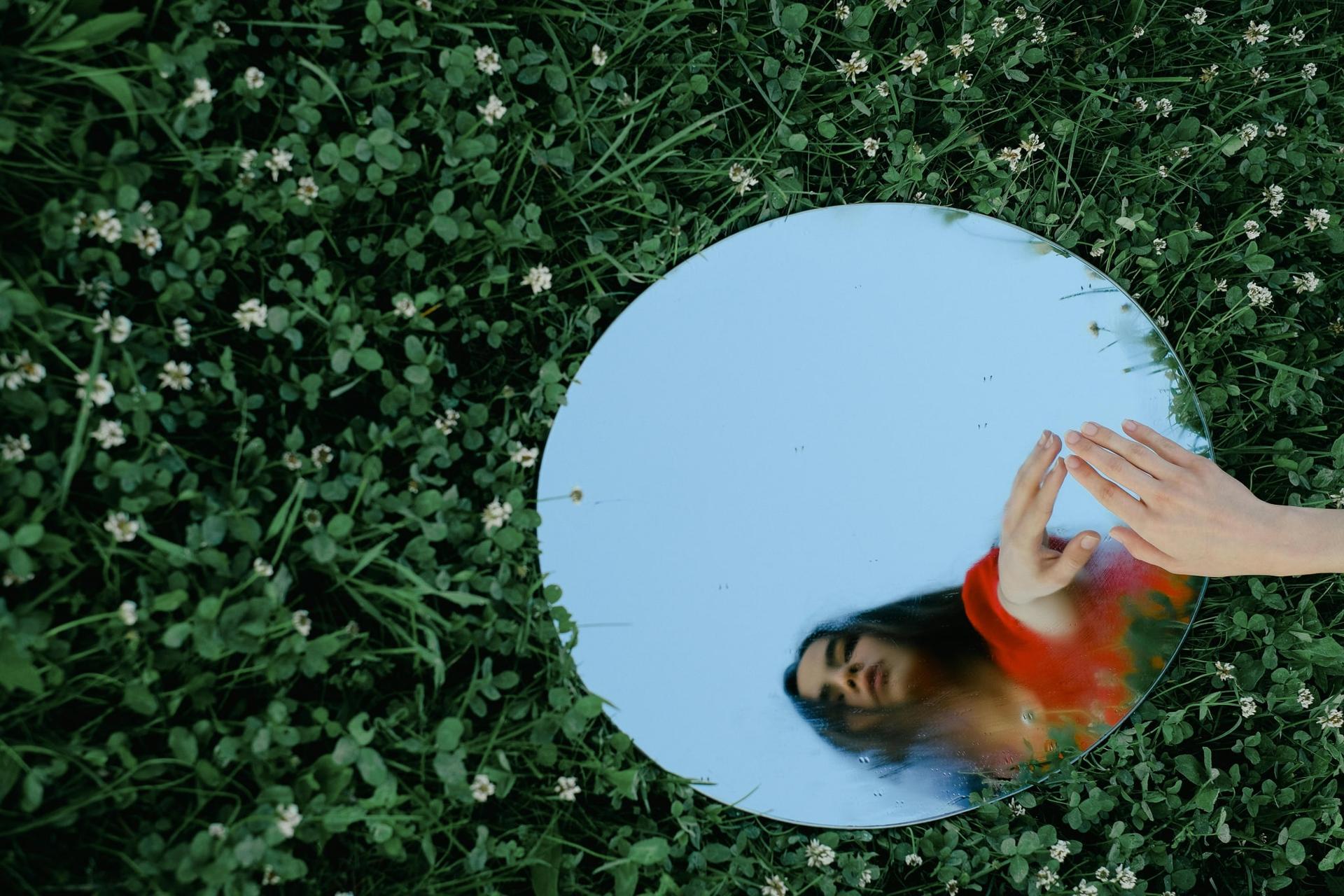 Comment fonctionne la magie du miroir ? – Et ce que vous NE devez jamais faire pendant — Mode de vie