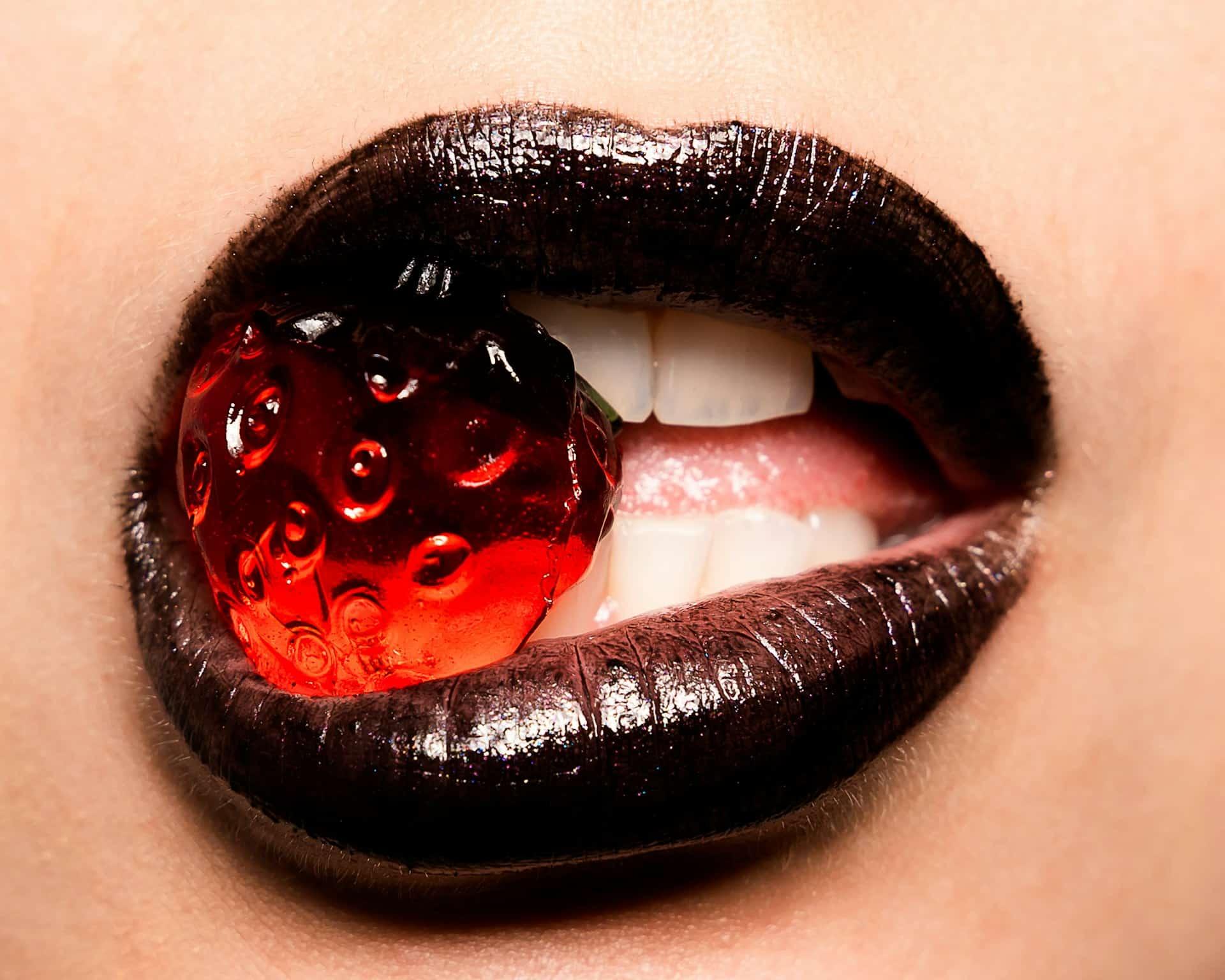 Nicht nur deine Haut, auch deine Lippen können einen Sonnenbrand bekommen – So schützt du sie — Gesicht