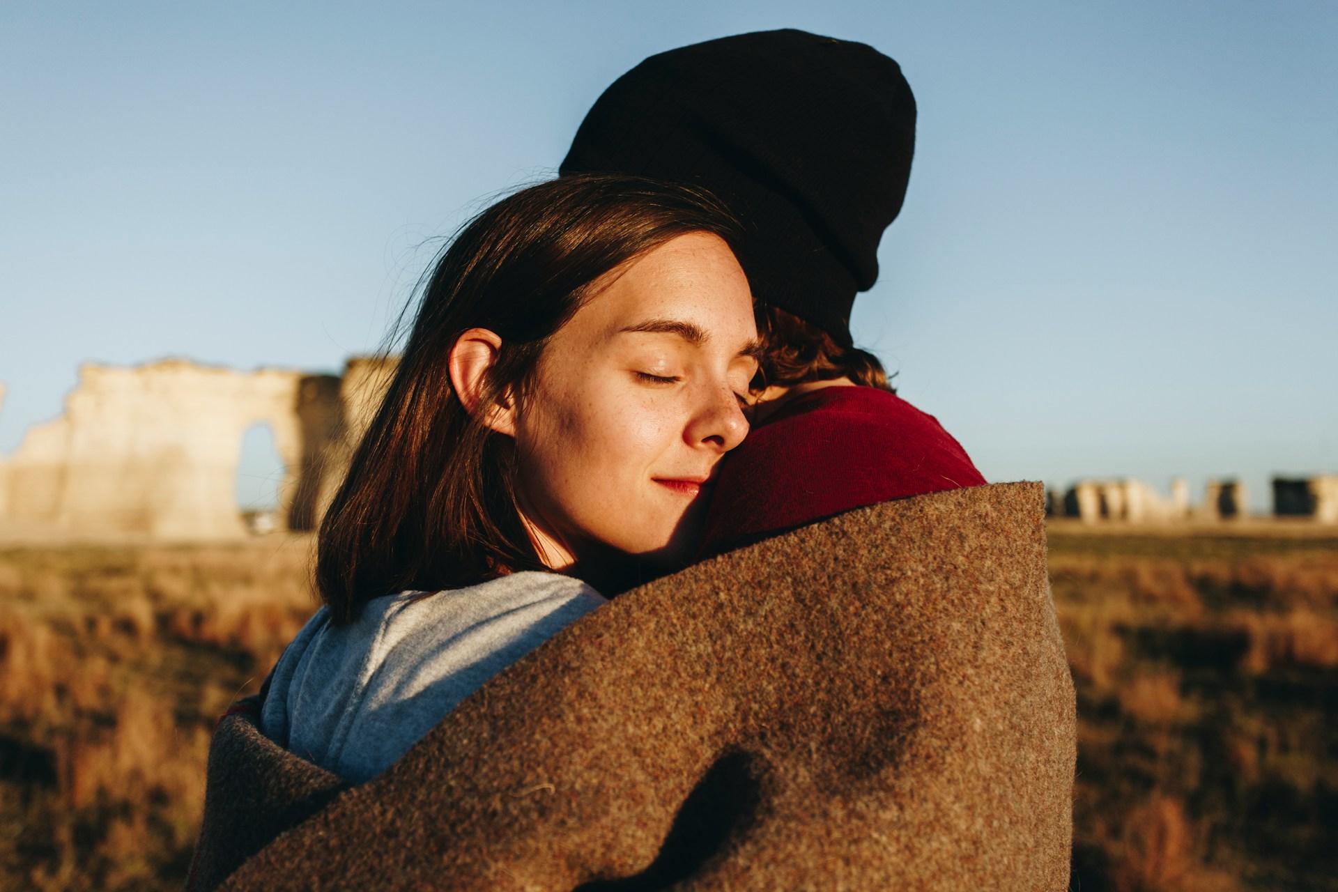 «Siempre estaré a tu lado» – ¿Por qué este tipo de amor no funciona en la vida real? — Relación