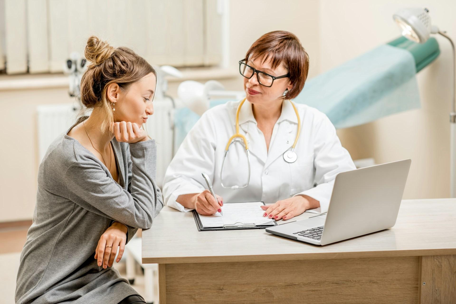 Nein, der Gynäkologe braucht keine Haarentfernung – aber darauf solltest du achten — Gesundheit