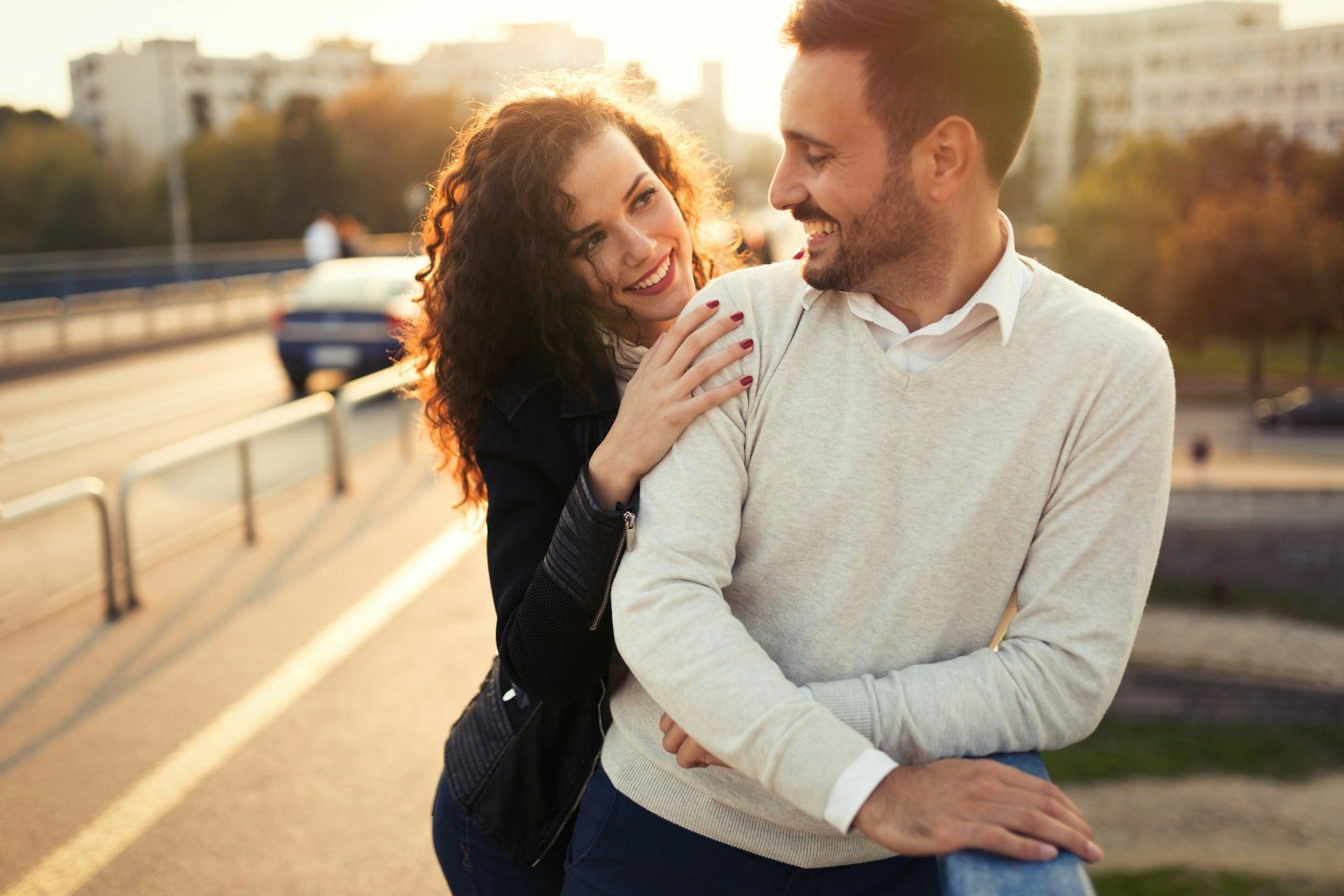5 señales seguras de que tu pareja está muy orgullosa de ti, aunque no lo diga — Relación