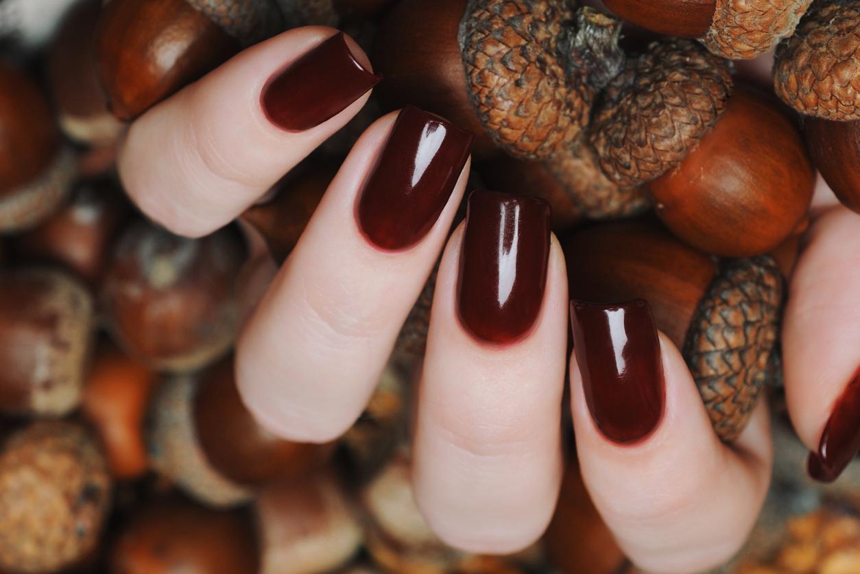 Der süßeste Herbsttrend: Heiße Schoko-Nägel, in die du dich sofort verliebst — Stil