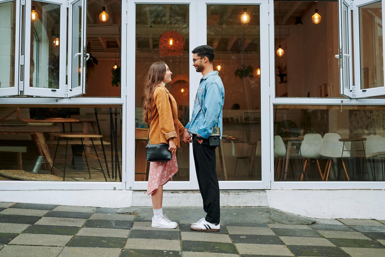 Comment réagis-tu quand on te fait un compliment ? Ce que ta réaction révèle de toi — Mode de vie