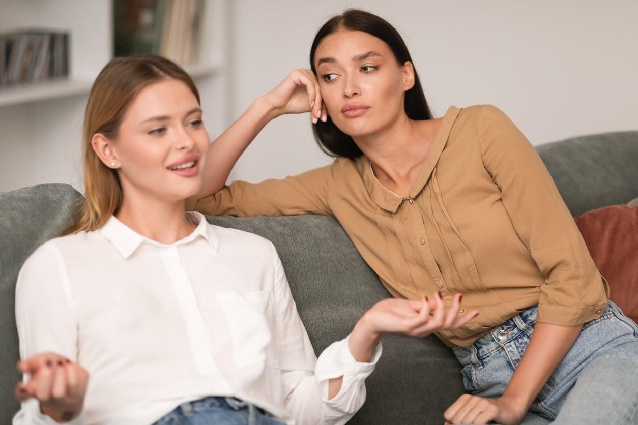Así reconoces cuando alguien te envidia en secreto, según los psicólogos — Estilo de vida