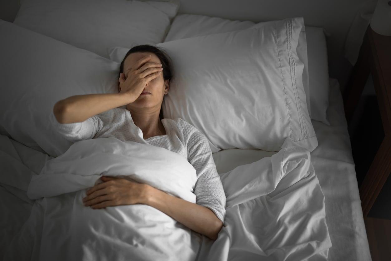 Pourquoi te réveilles-tu souvent à 3 heures du matin ? Explications spirituelles et psychologiques — Santé