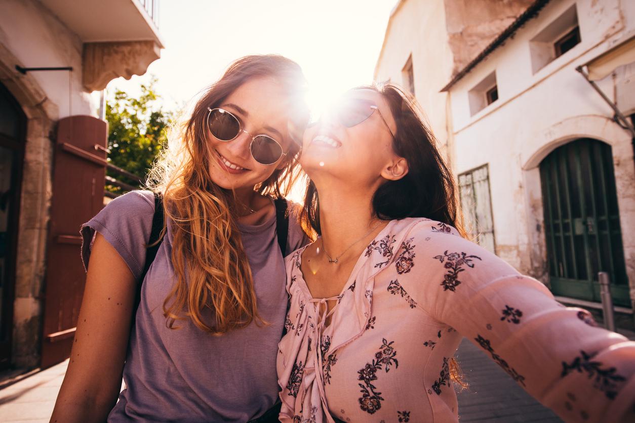 Quanti amici servono davvero per essere felici? La risposta ti sorprenderà — Famiglia