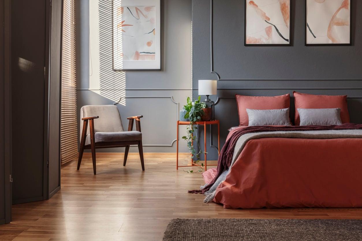 Perché molte persone amano le camere da letto dipinte con colori scuri? Spiegazione psicologica — Arredo