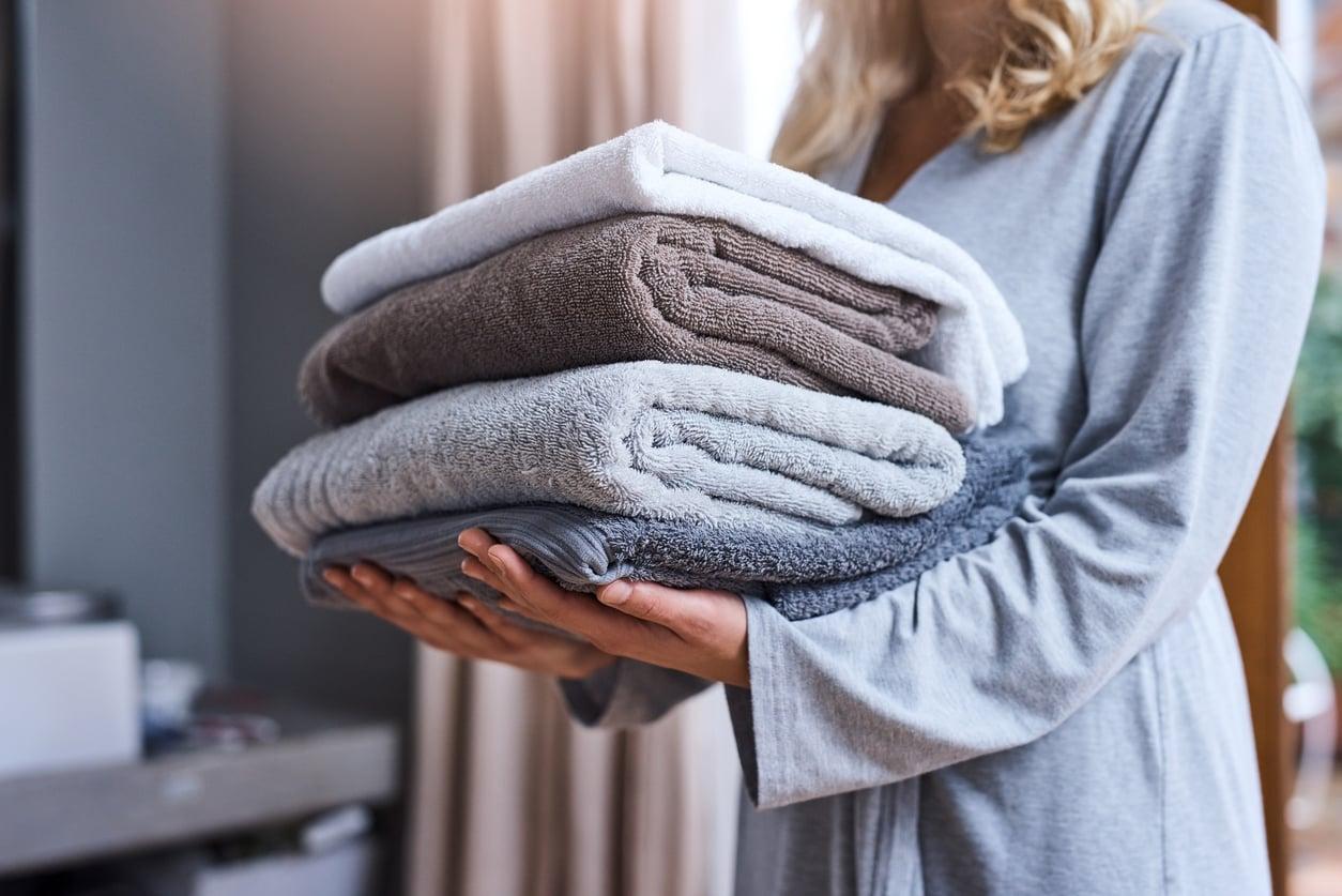Perché gli asciugamani restano maleodoranti dopo il lavaggio e come evitarlo — Economia domestica
