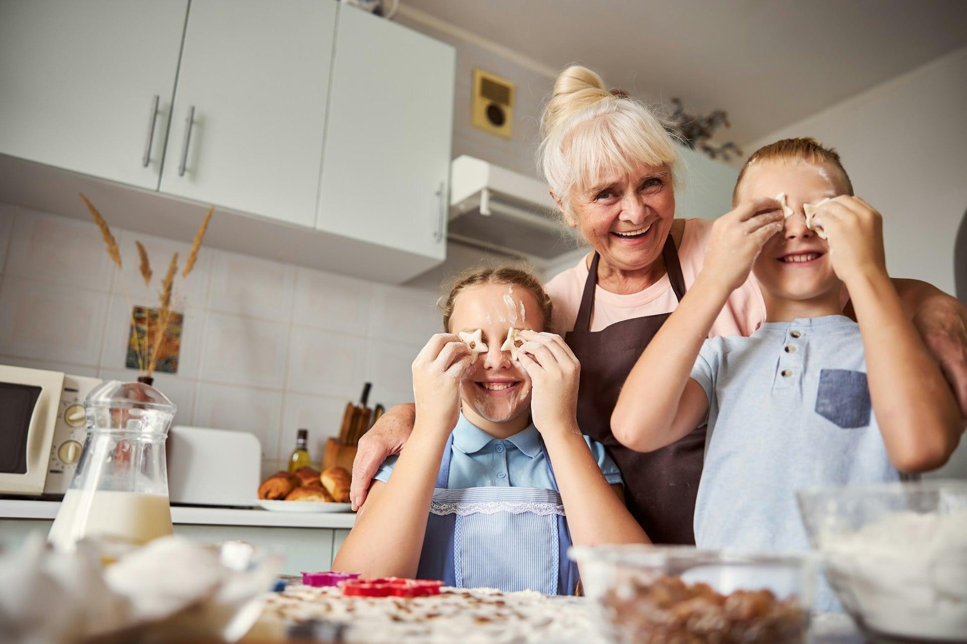 Le pediste que no le dé azúcar al niño, pero él insiste. Los 7 tipos principales de abuelos — Familia