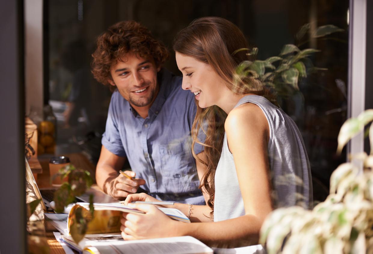 Guarda negli occhi quando parli con lui: se vedi questo, è innamorato di te! — Relazione