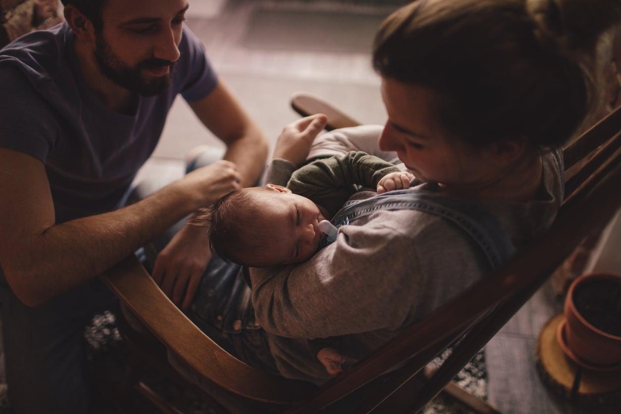 Fingono o davvero i papà non si svegliano al pianto del bebè? — Famiglia