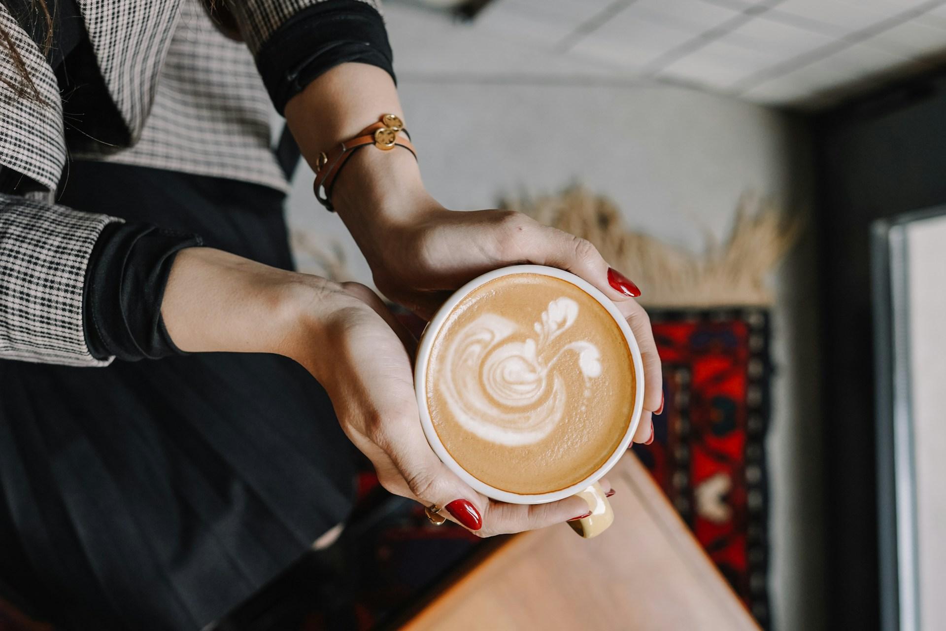 La méthode pour préparer un latte maison parfait, comme au café — Mode de vie