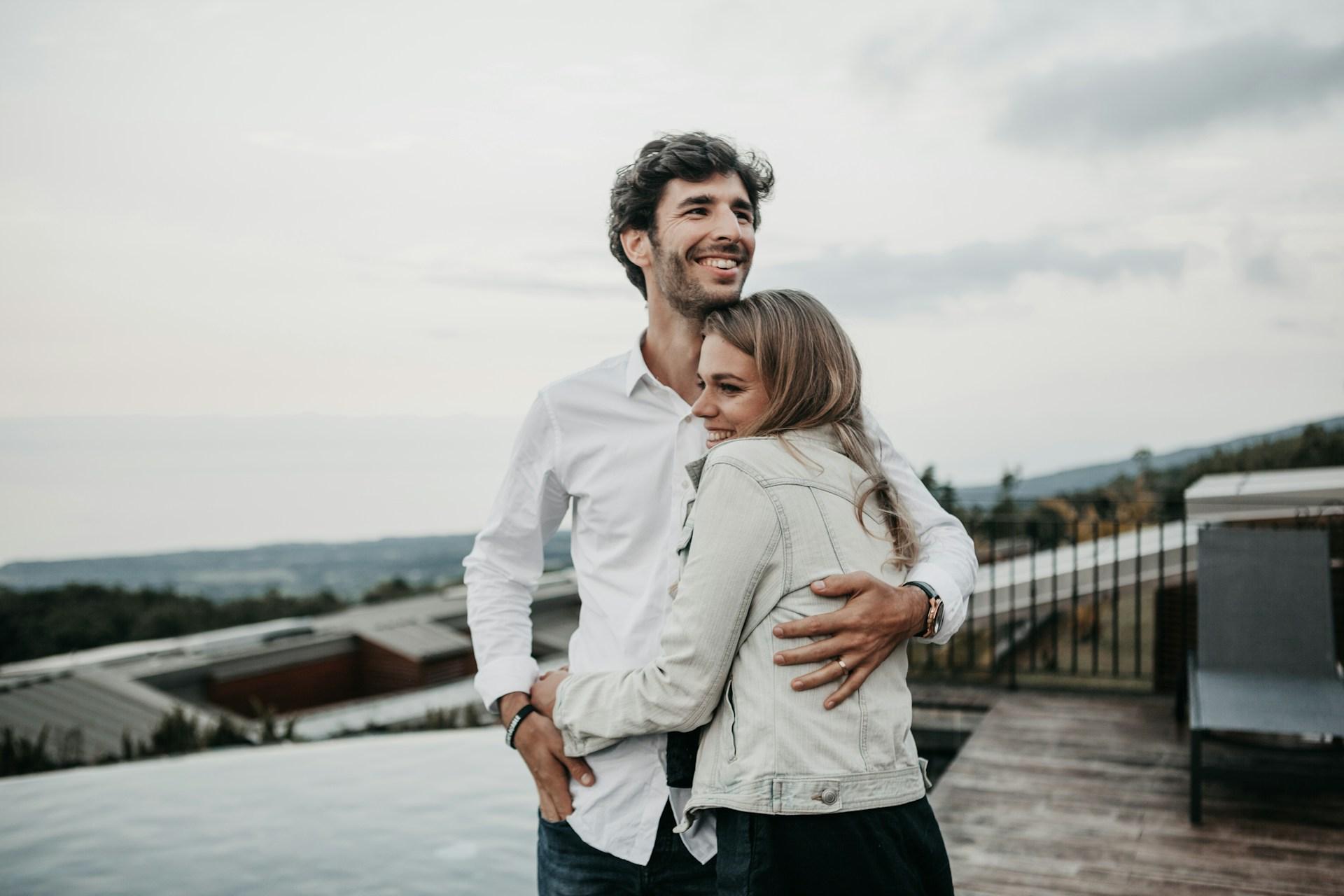 10 cosas que los hombres nunca dicen pero adoran en las mujeres — Relación