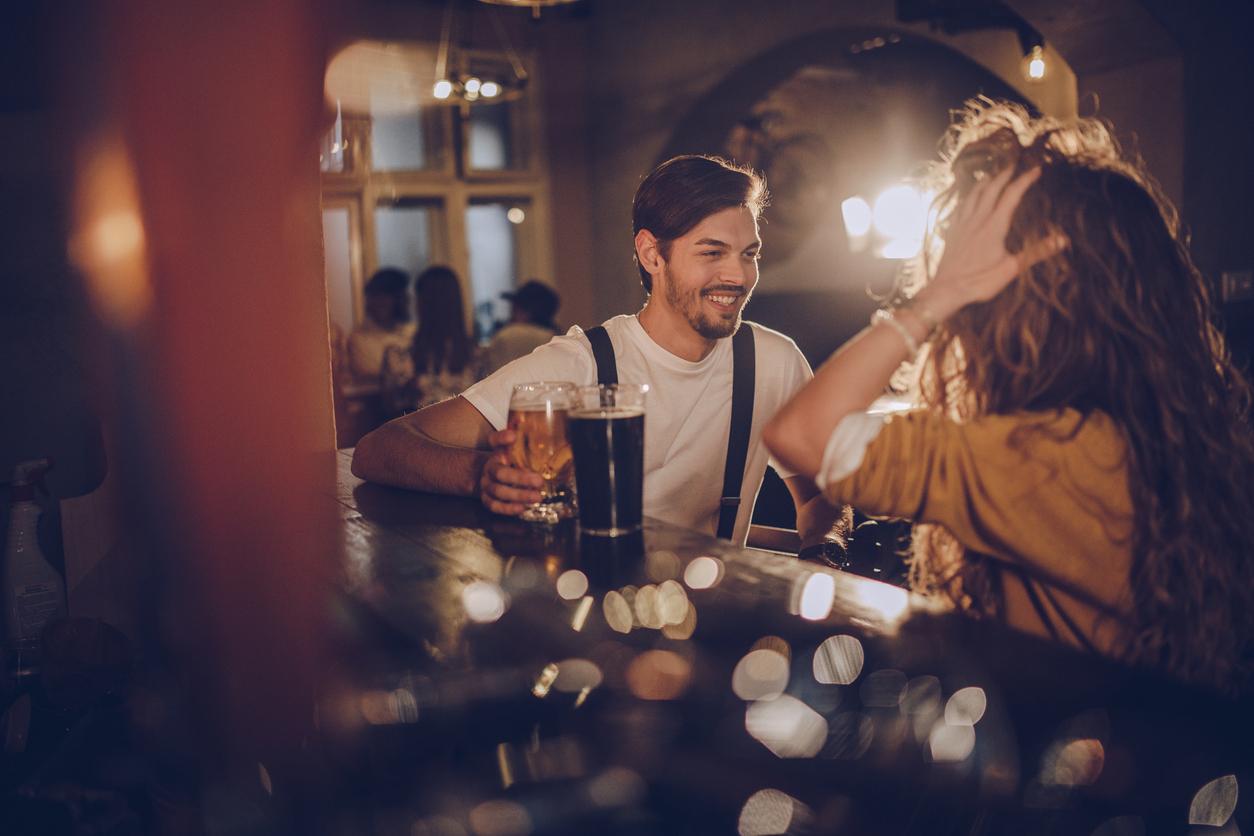 È normale guardare altri se si è felici in coppia? Ecco cosa dicono gli psicologi — Lifestyle