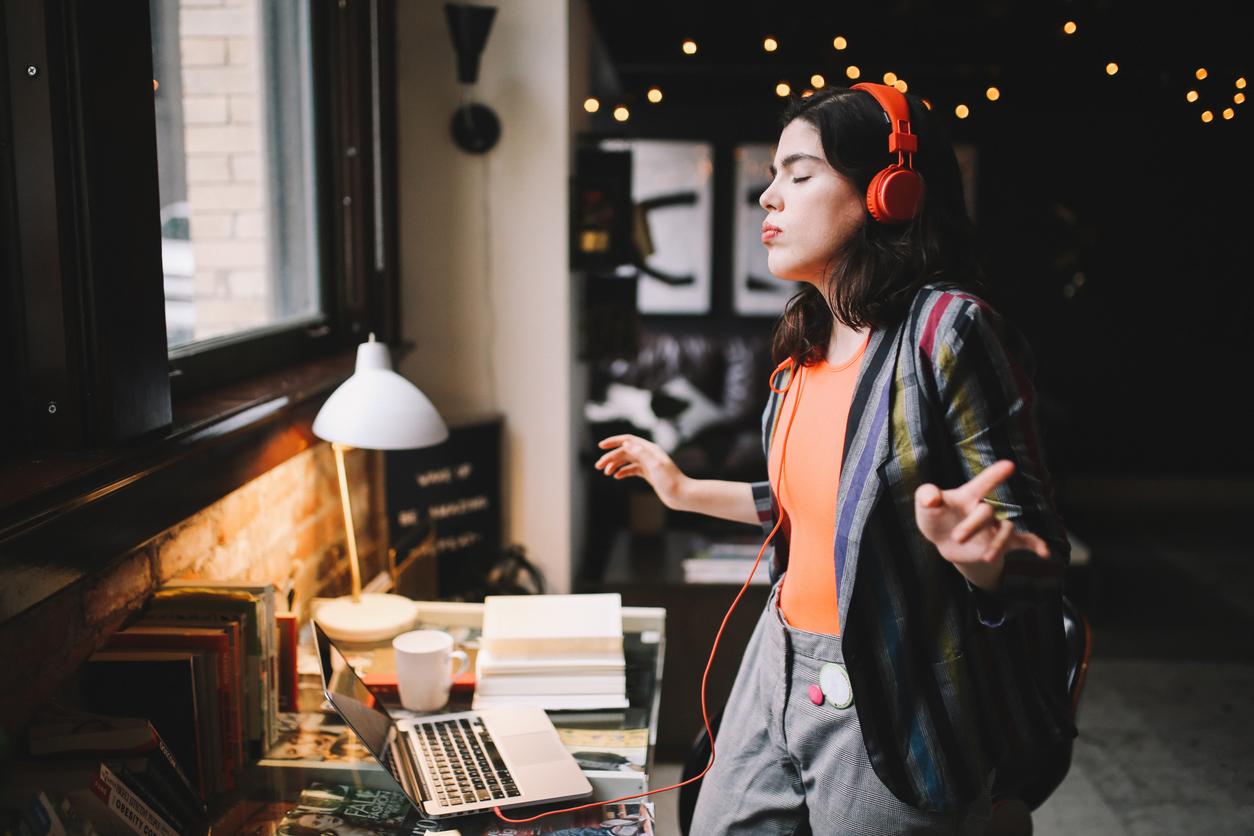 Unterbewusste Synchronisation – Warum wir bei Musik mit dem Fuß wippen — Gesundheit