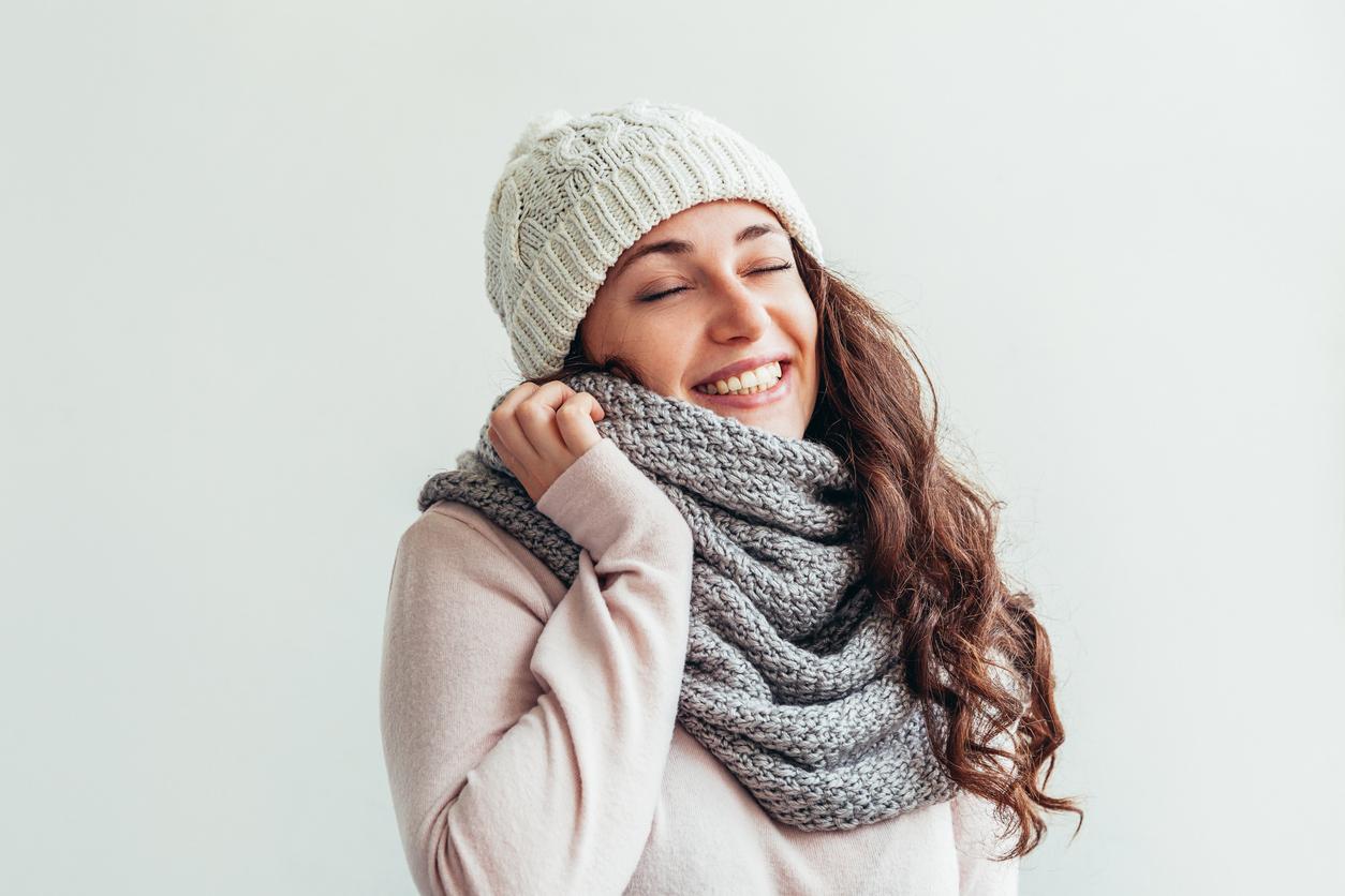 El complemento imprescindible del invierno: una bufanda suave que eleva cualquier look — Moda