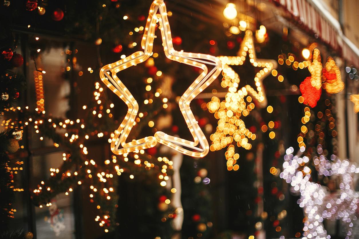 Lasciare accese le luci di Natale tutta la notte? Gli esperti rispondono — Arredo