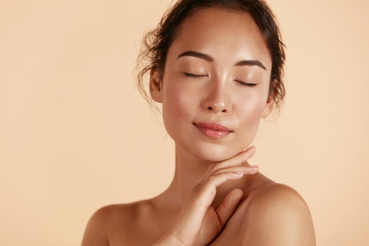 Le maquillage rapide de 2 minutes à adopter même les jours pressés — Visage
