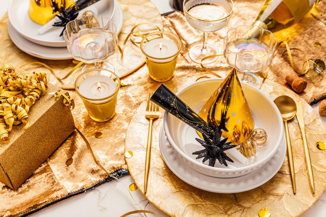 Fiesta elegante de Nochevieja en casa: ideas de decoración con un brillo sutil — Decoración