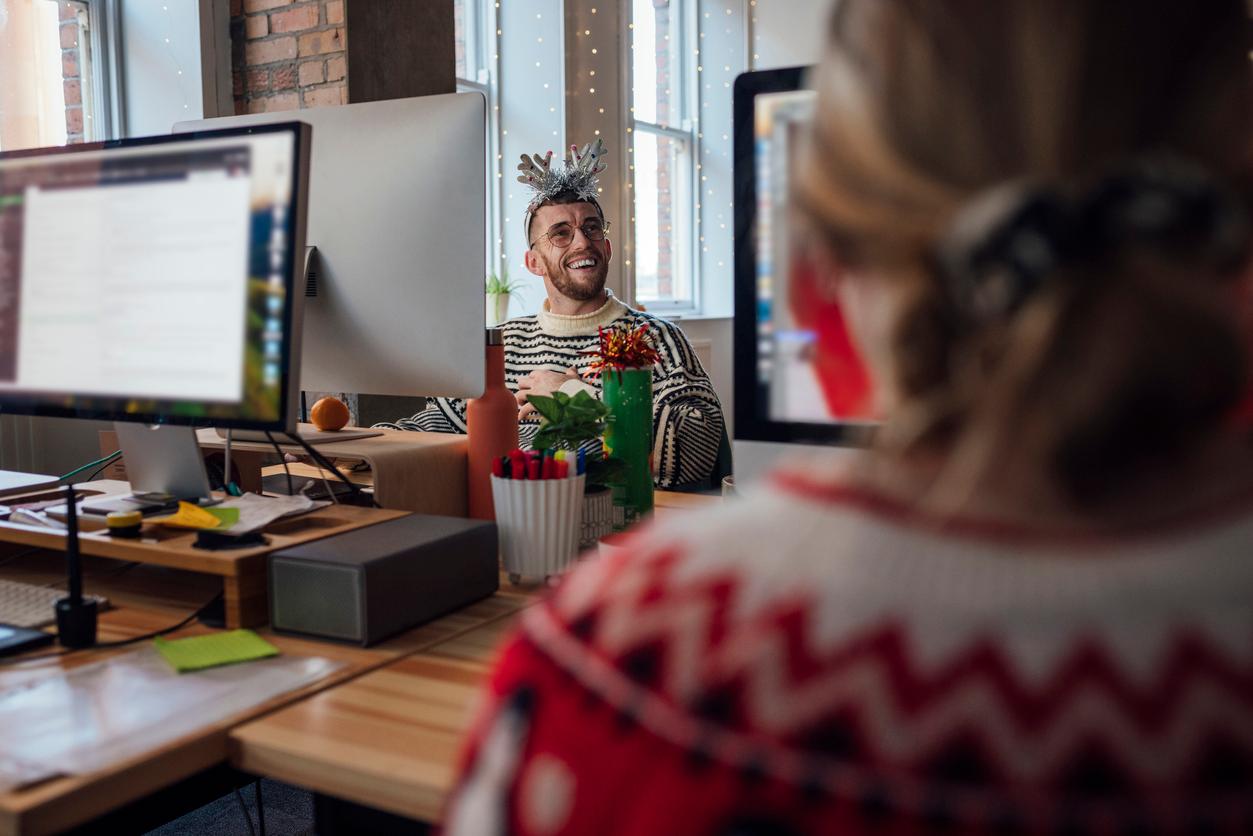 Come rendere la tua scrivania festosa anche se lavori molto a dicembre — Arredo
