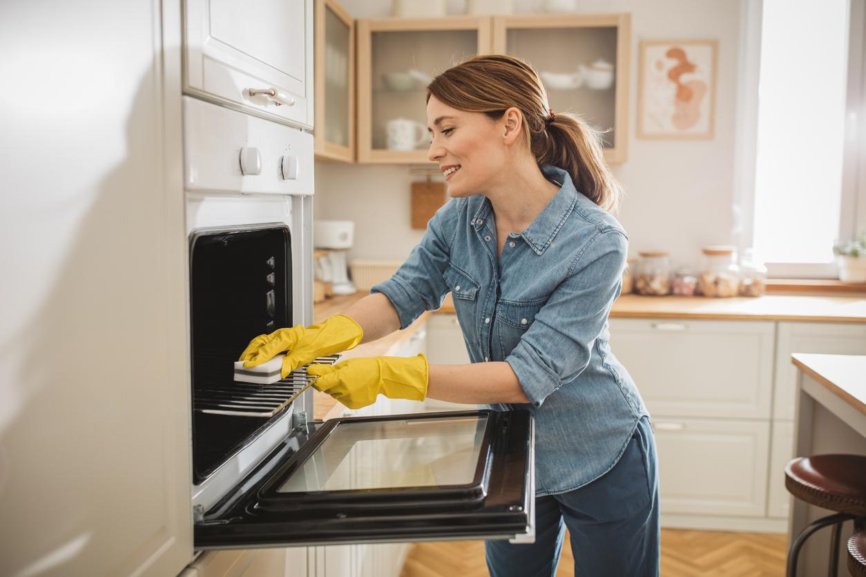 How to Clean Your Oven Quickly and Thoroughly After Holiday Baking – Expert Tips — Household