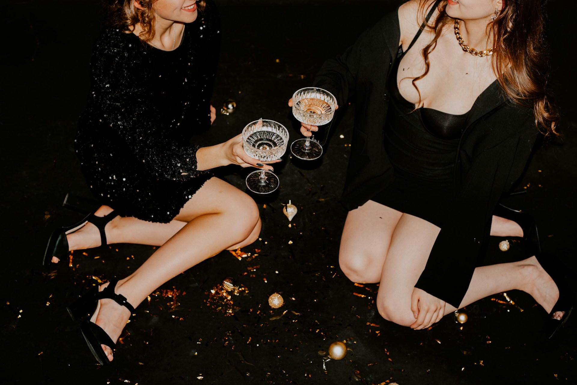 “L’ho trovato in bagno mentre baciava mia sorella” - 10 feste di Capodanno da incubo — Tempo libero