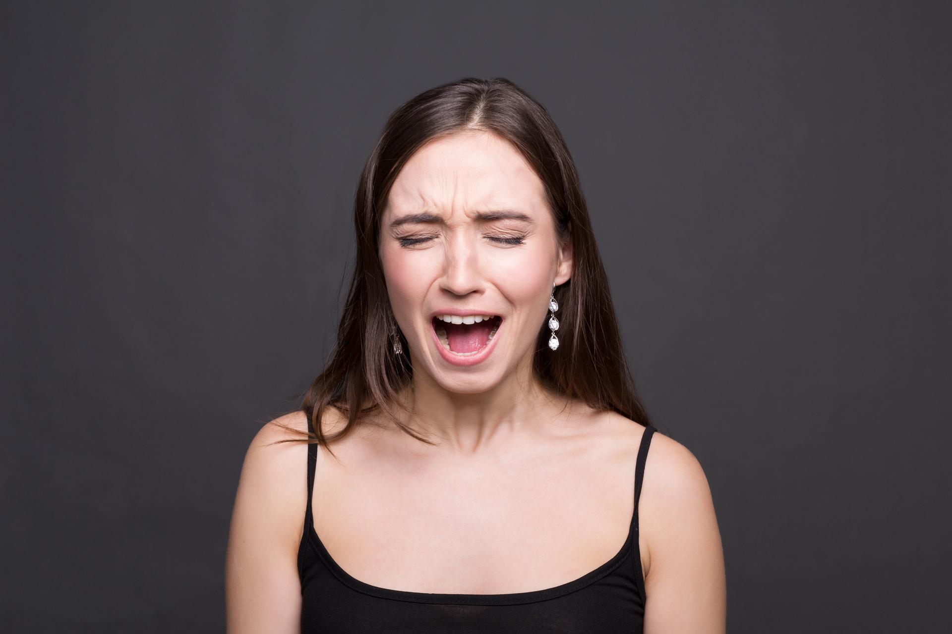 Les formes silencieuses de la colère féminine – celles que personne ne prend au sérieux — Mode de vie