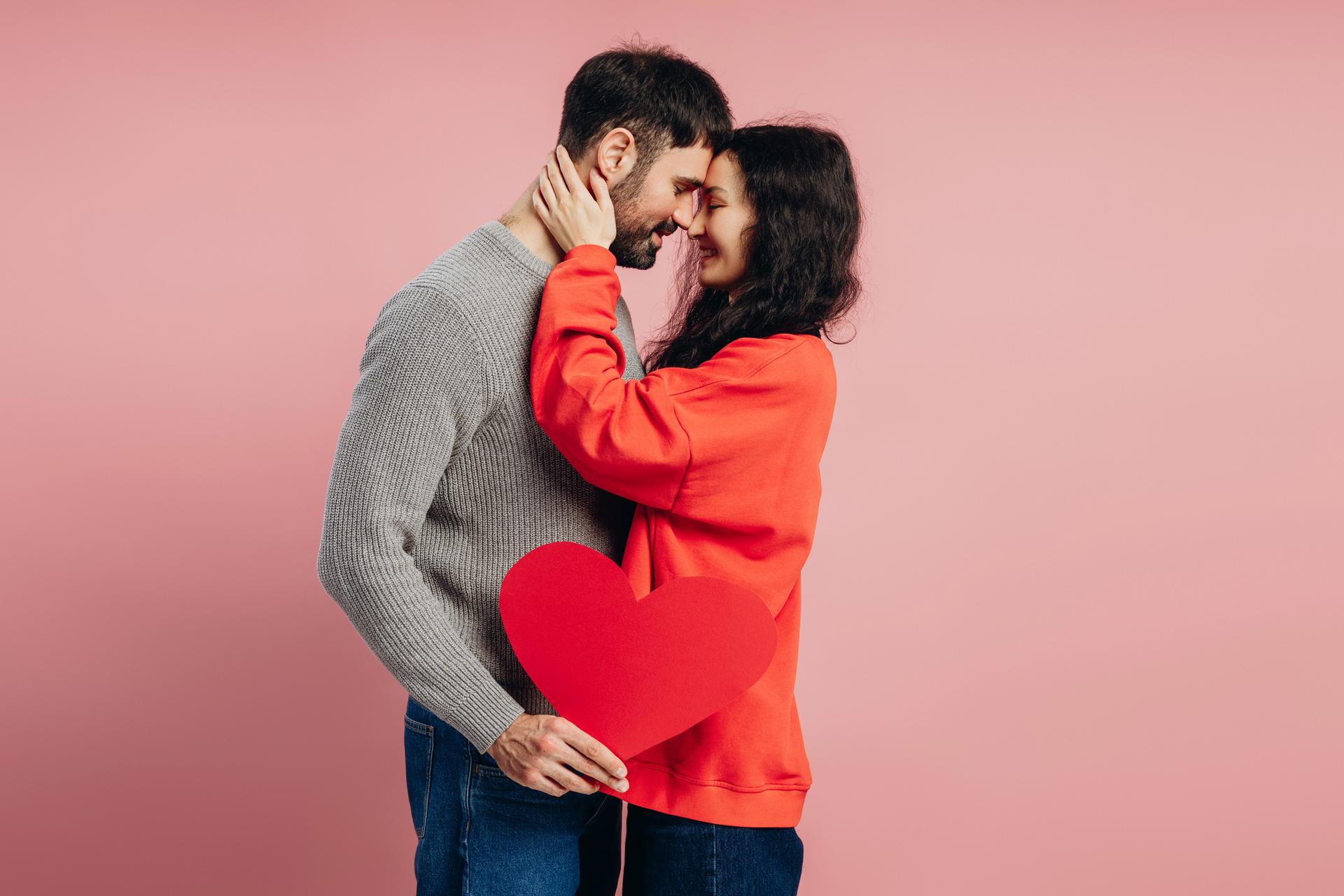 6 cose che le donne non dicono mai ad alta voce, ma che ogni uomo percepisce — Relazione