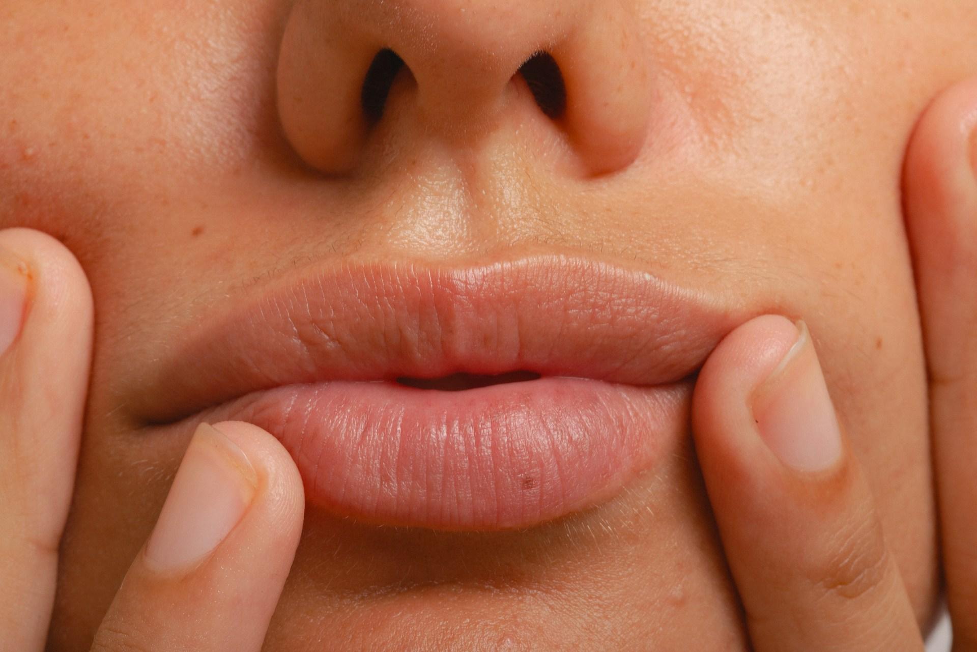 Dobbiamo parlarne: cosa fa il gloss volumizzante alle tue labbra — Viso