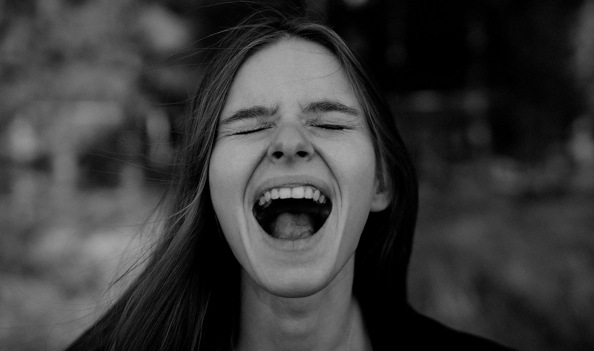 Non serve giustificarsi - Perché spieghiamo le nostre emozioni invece di viverle? — Lifestyle